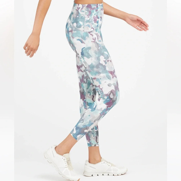 SPANX Camo Booty Boost Active Printed 7/8 Leggings Size Large NWT - Picture 3 of 11